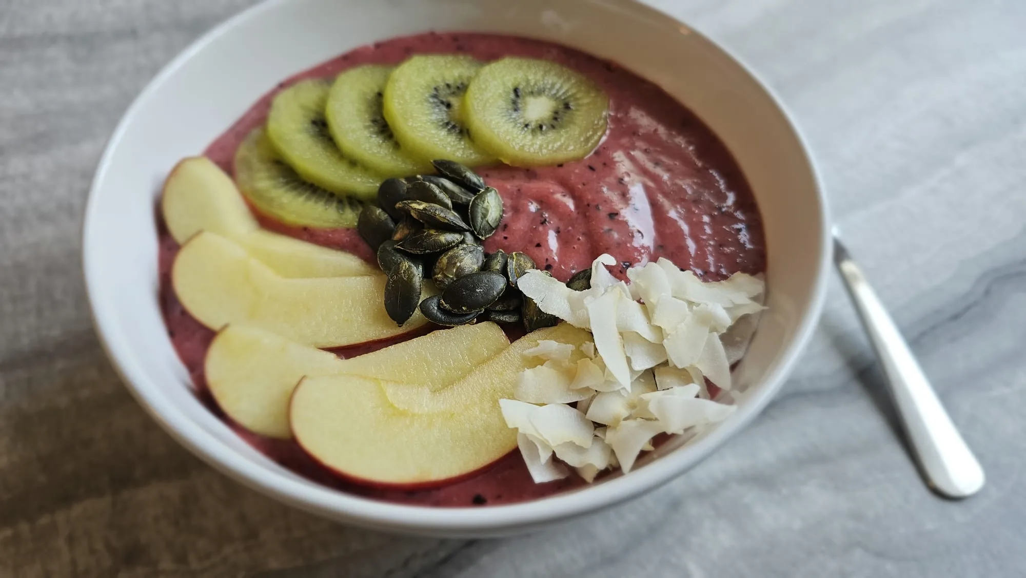 Smoothie bowl bez banánu